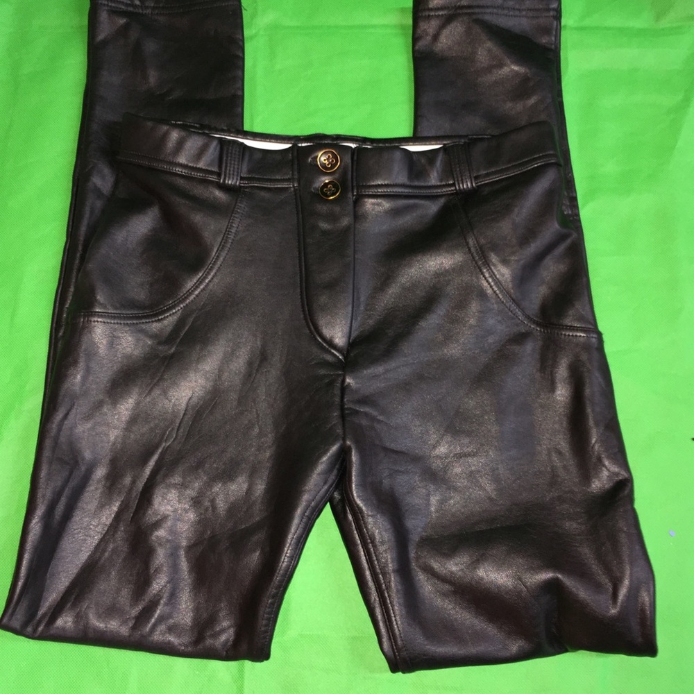 Best Yoga Store Eco Leather Tush Trainer Pants M